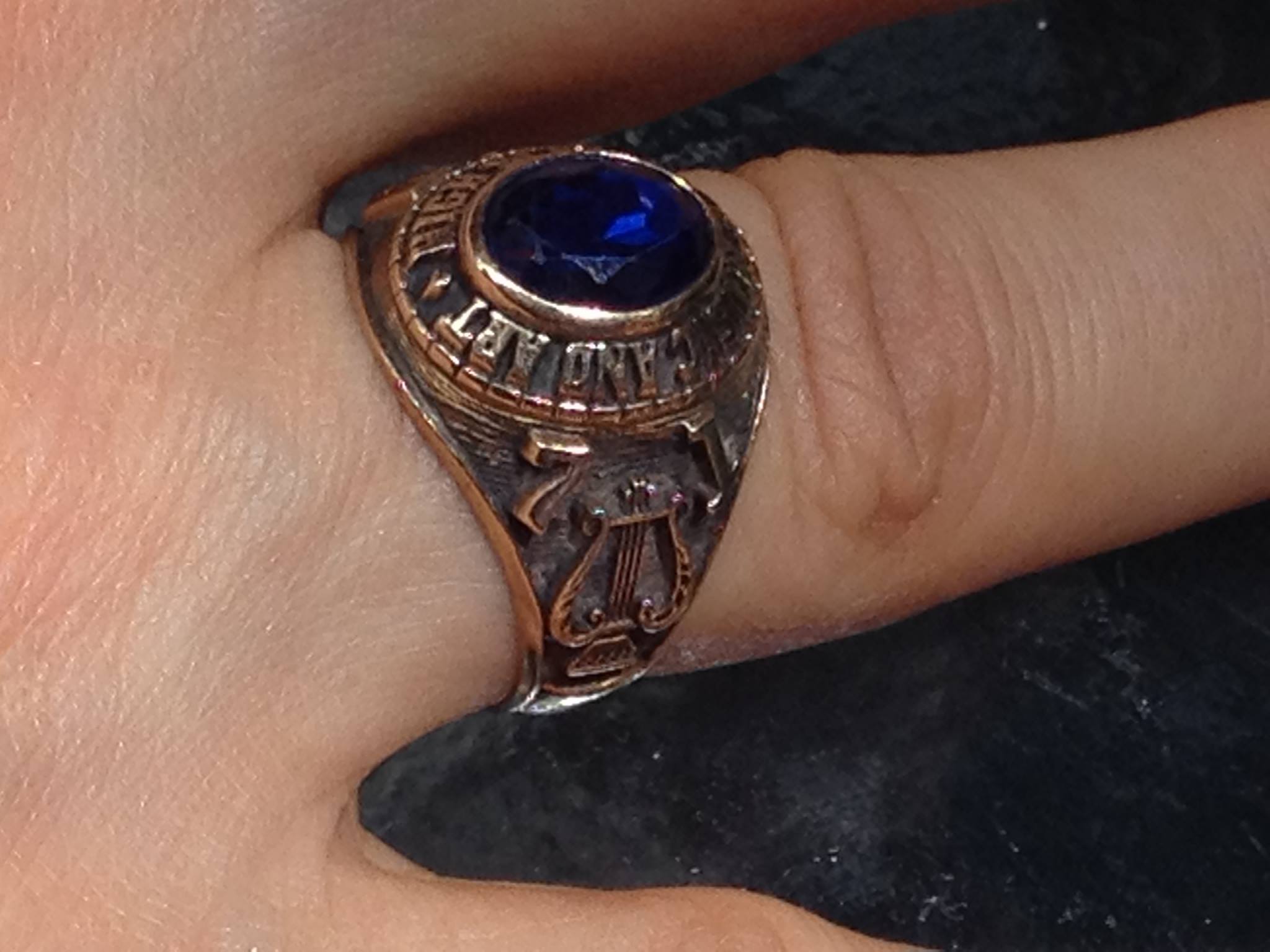 Anyone have a photo of the 1971 high school ring?