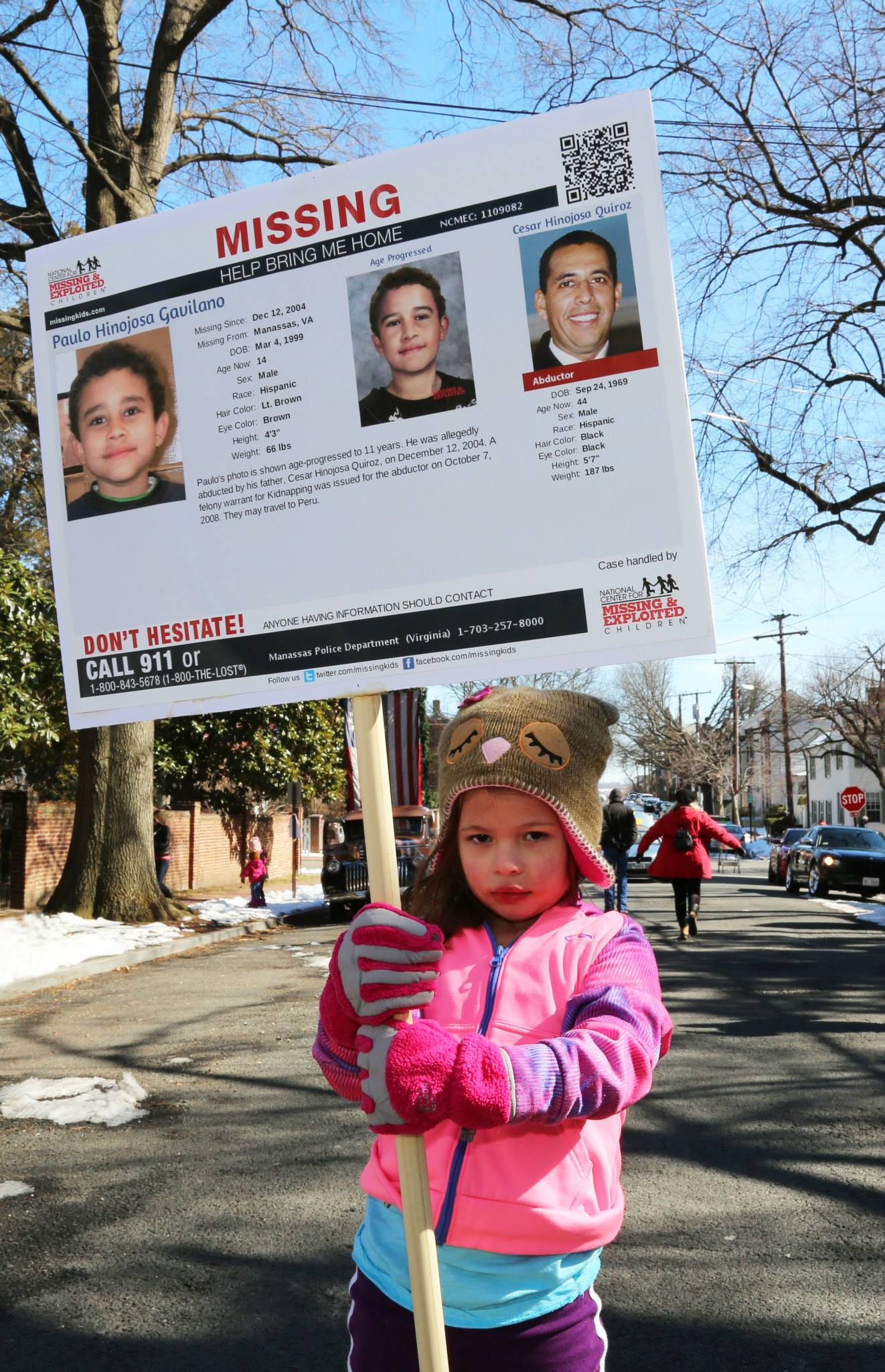 National - A child volunteer carries the poster for Paulo Hinojosa