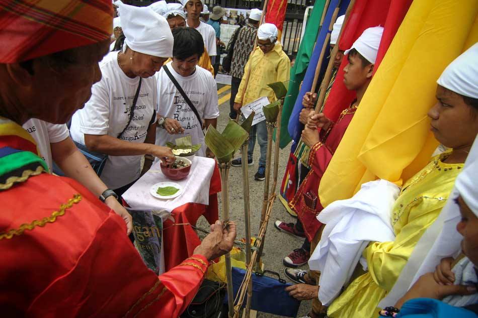 ABS-CBN - Members of the Lumad tribe perform a traditional ritual in ...