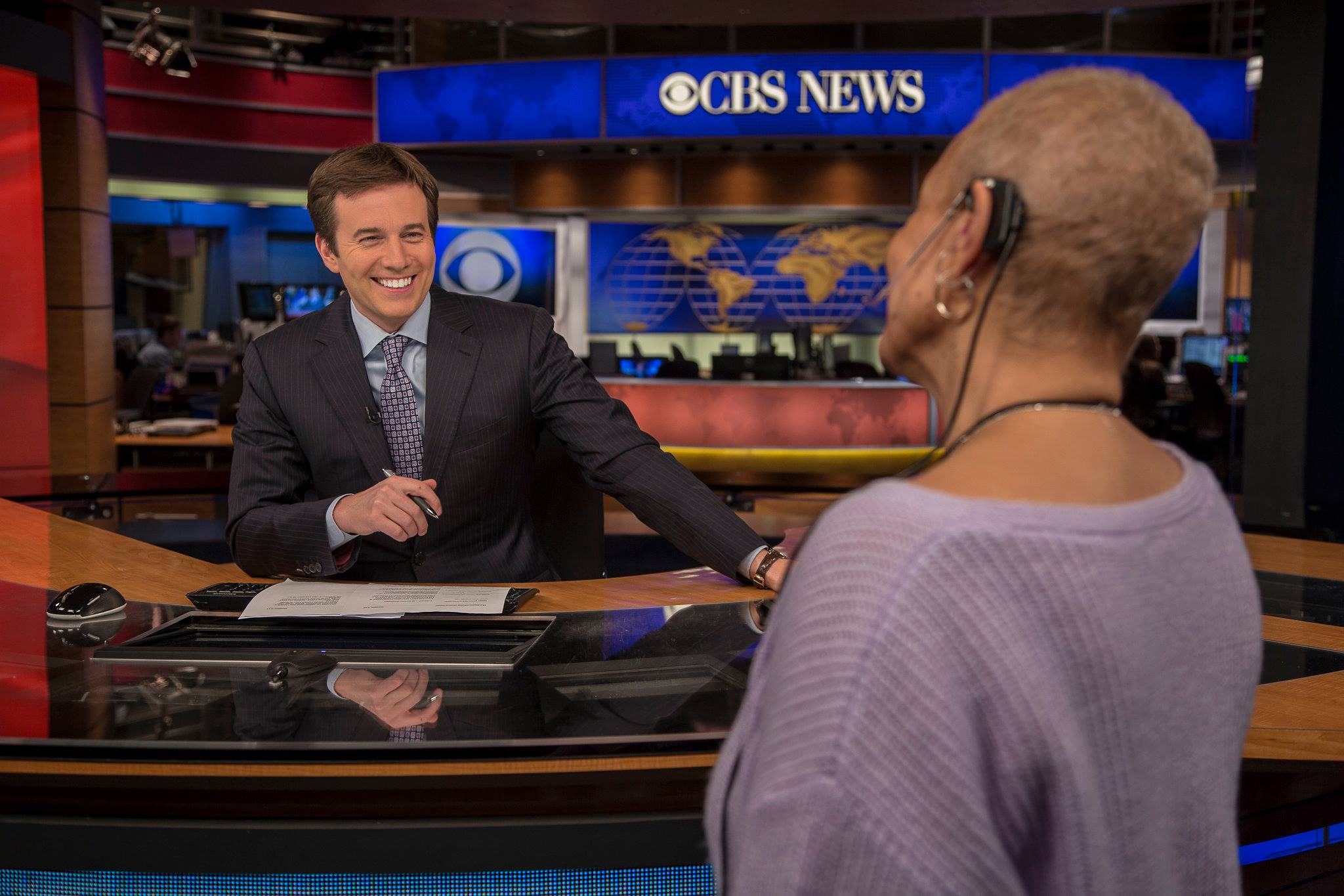CBS - January 25th, 2015 -- Jeff Glor and floor director LT laugh on ...
