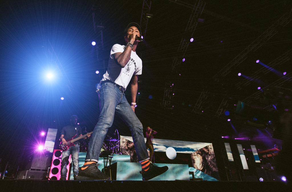 woolworths-last-night-pharrell-williams-performed-for-a-facebook