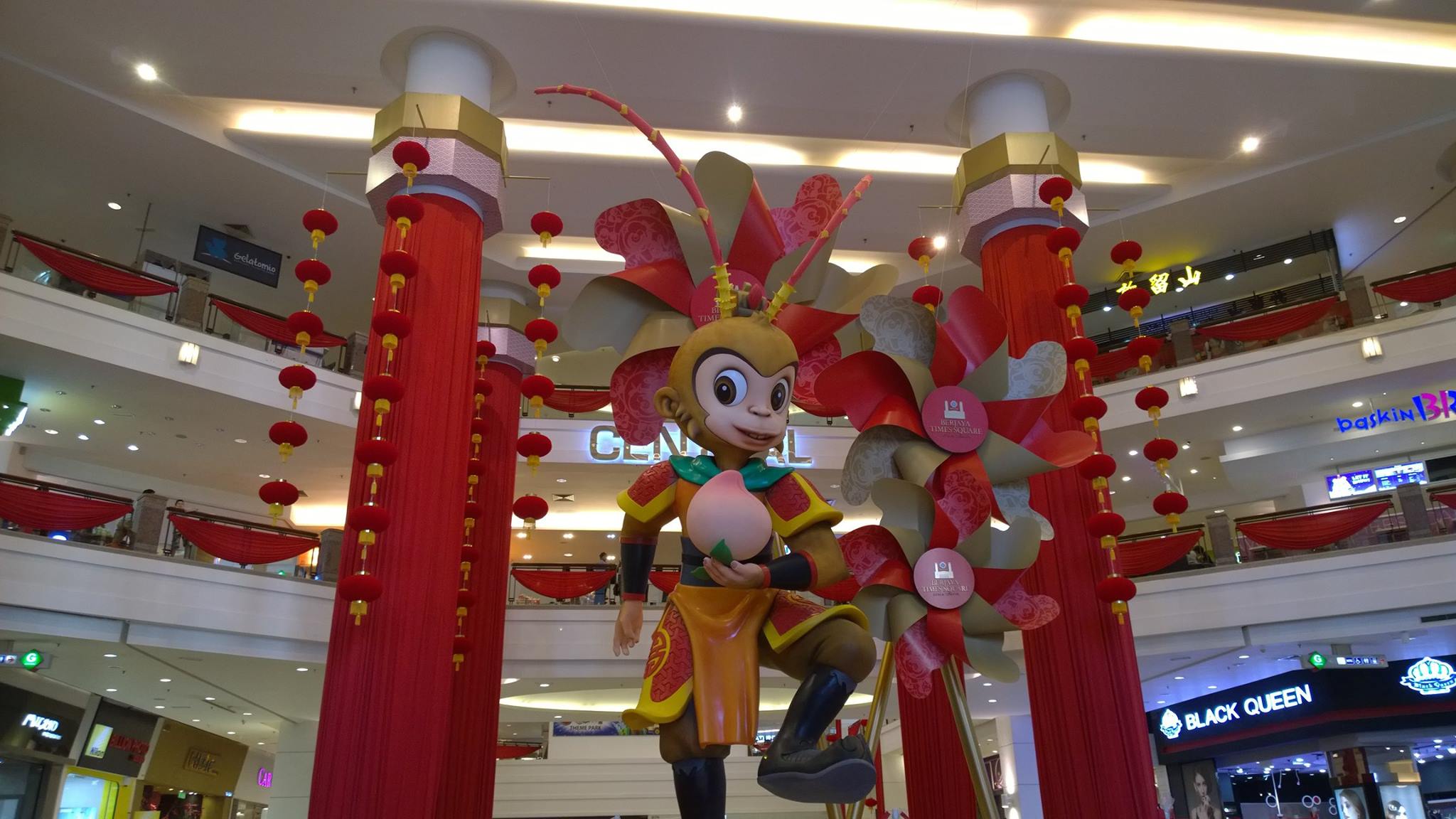 新年快乐，万事如意！ (Xīnnián kuàilè, wànshì rúyì!) 