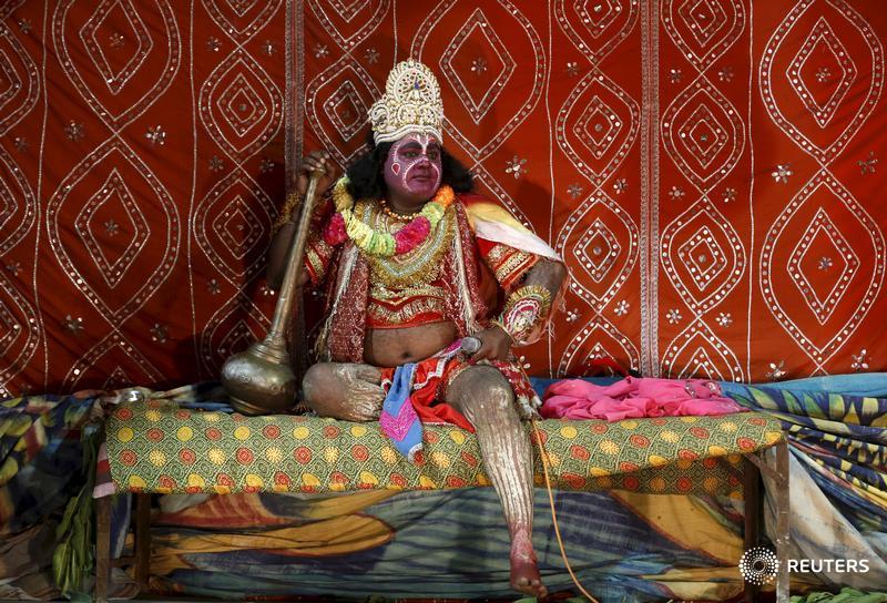 Reuters Asia - An artist dressed as Hindu monkey god Hanuman acts in ...