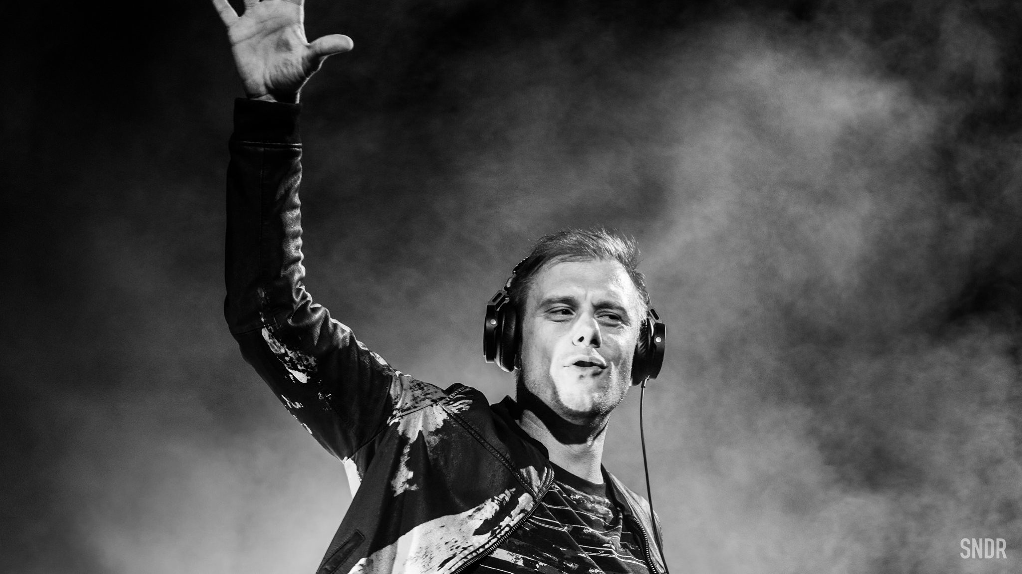 Armin - Raise your hand if you're ready for a new episode!