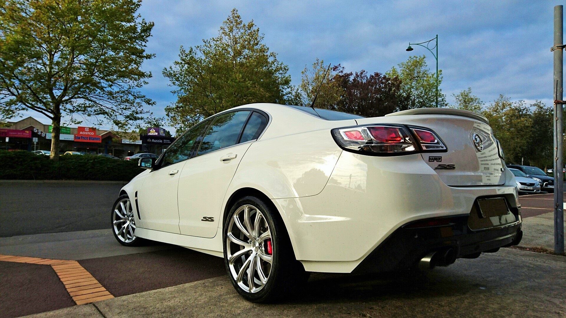 G.MAX WHEELS - Cosmo 20x8.5+20x10 in hyper silver finish... | Facebook