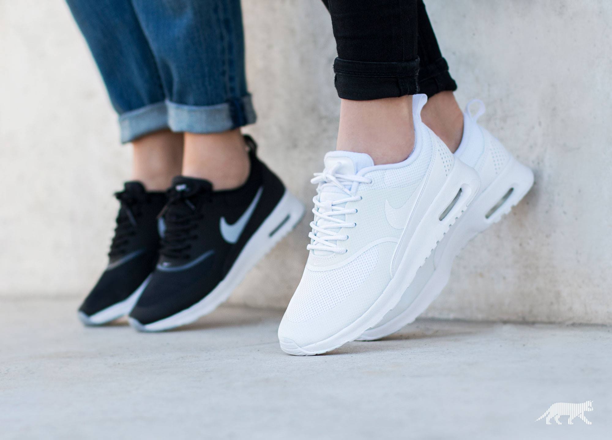 The Nike Air Max Thea is low-cut profile, classic and lightweight 