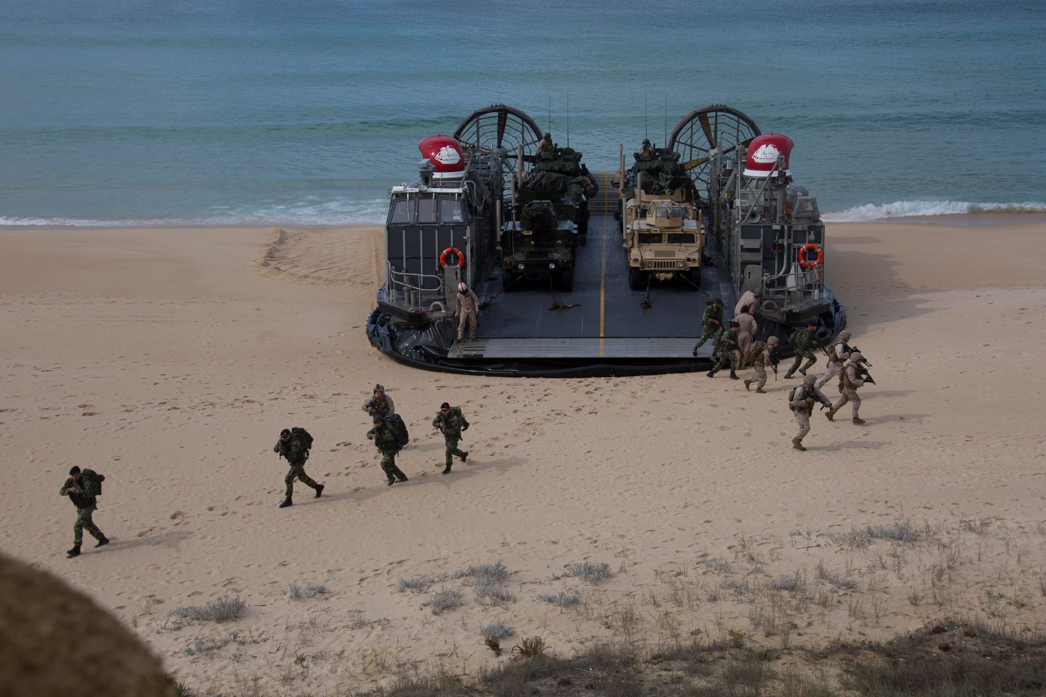 U.S. - 151020-M-CV548-095 PINHEIRO DA CRUZ, PRAIA DA RAPOSA, Portugal ...