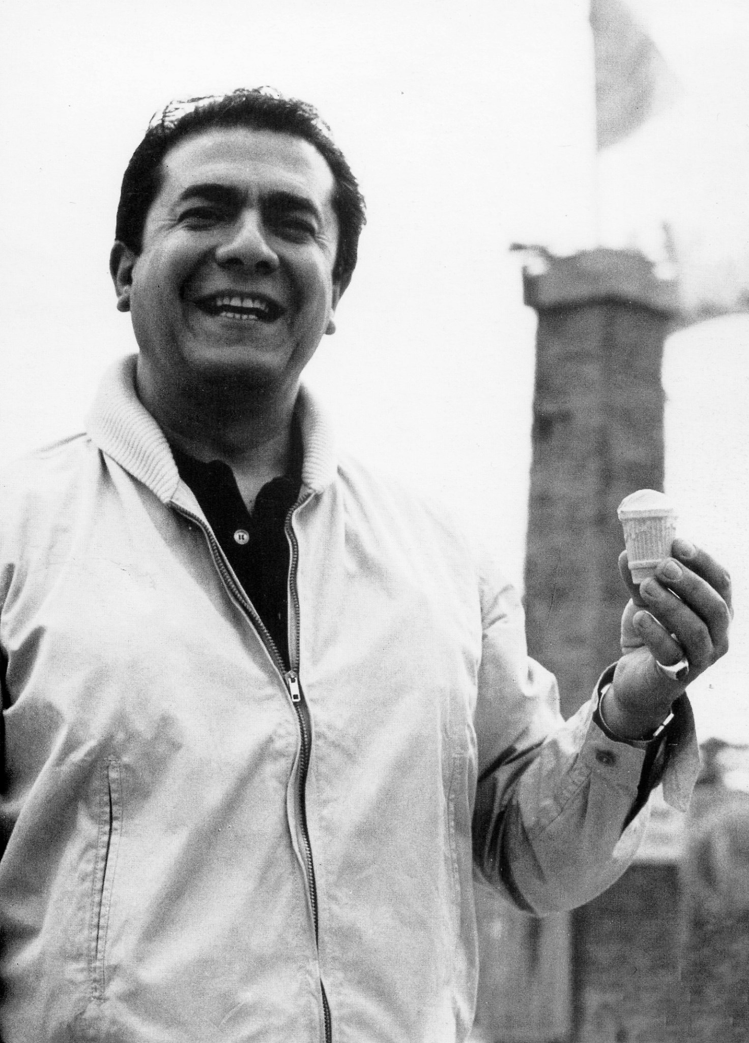 In - Buon ferragosto da Pippo Di Stefano con la sua aria di eterno