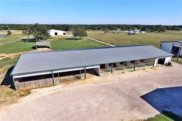 Tx Horse Properties - WHITESBORO. 2 homes. ~5900sf vet clinic w ...