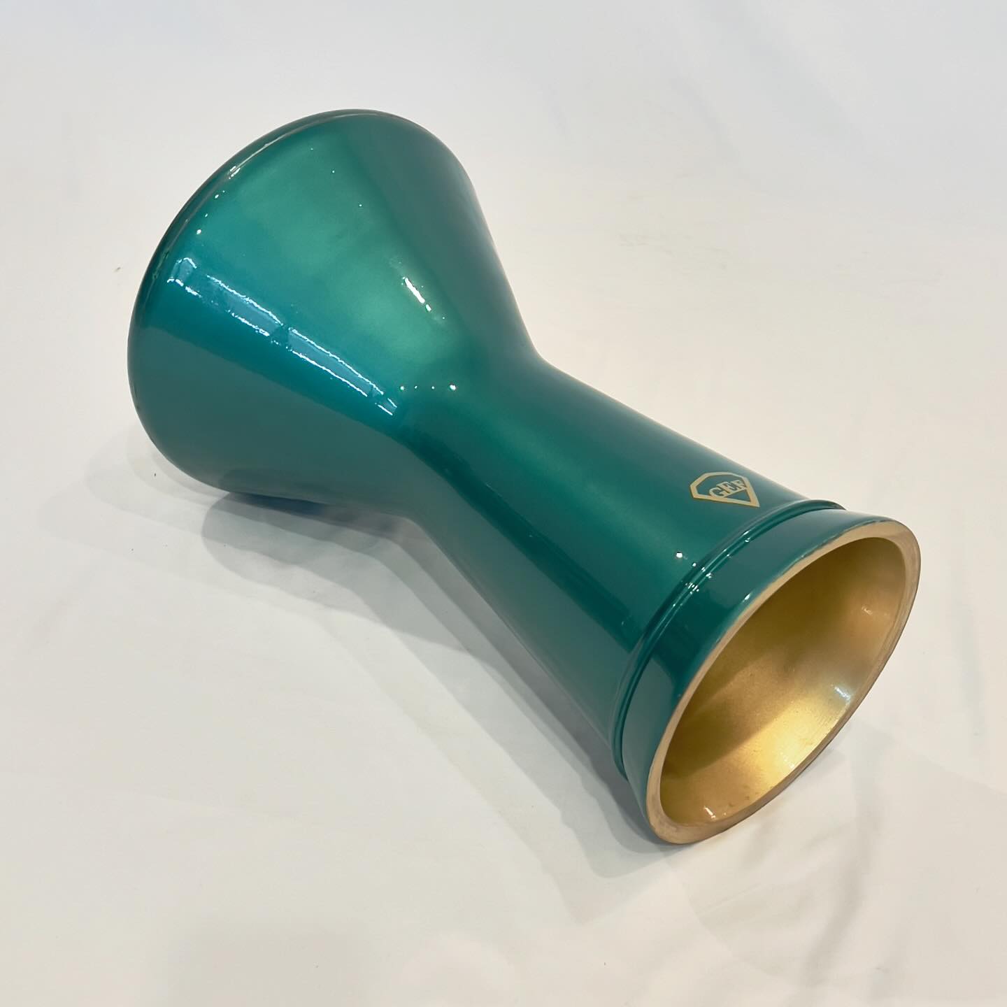 先日入荷したばかりのタブラ(ダラブッカ)をwebに掲載させていただき