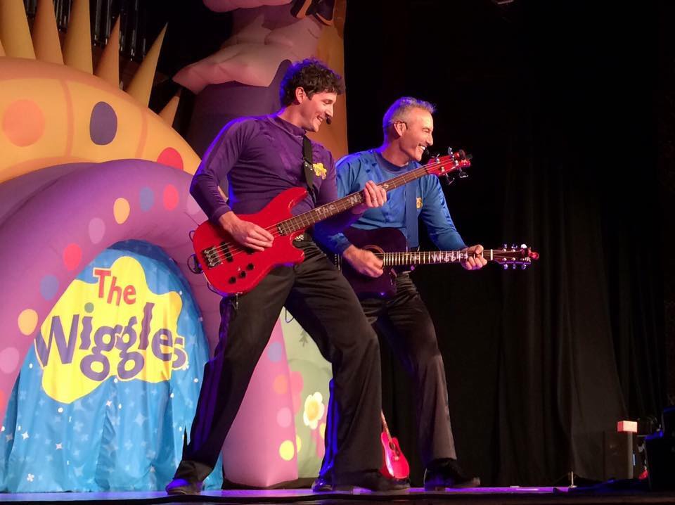 Los Wiggles Anthony Guitarra The Wiggles' Anthony Field Dishes On