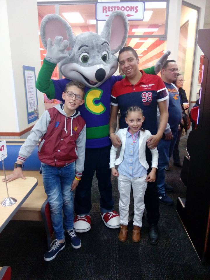 Sábados divertidos en Chuck E... - Chuck E. Cheese's Colombia