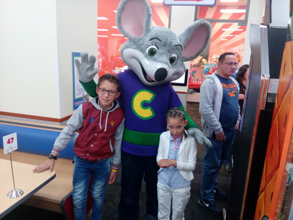 Sábados divertidos en Chuck E... - Chuck E. Cheese's Colombia