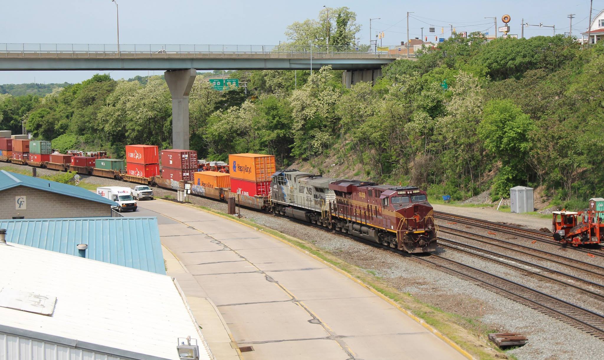 NS AC44C6M 3993 locomotive leads train 63v at Bennington Curve