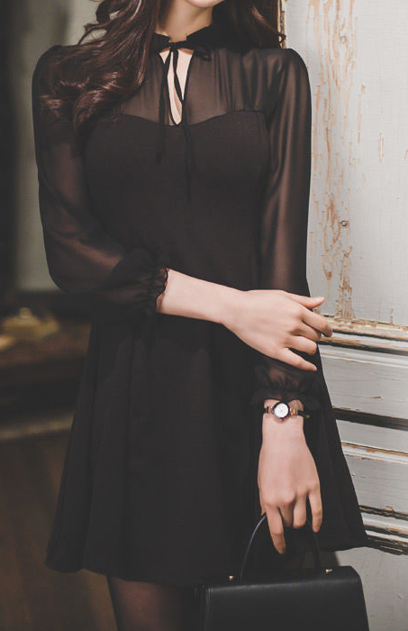 💝 Every girl should have a little black dress that's cute & sexy 💋 If you are looking at the dress, let us tell you it's on 80% sale at US$13.98 only!