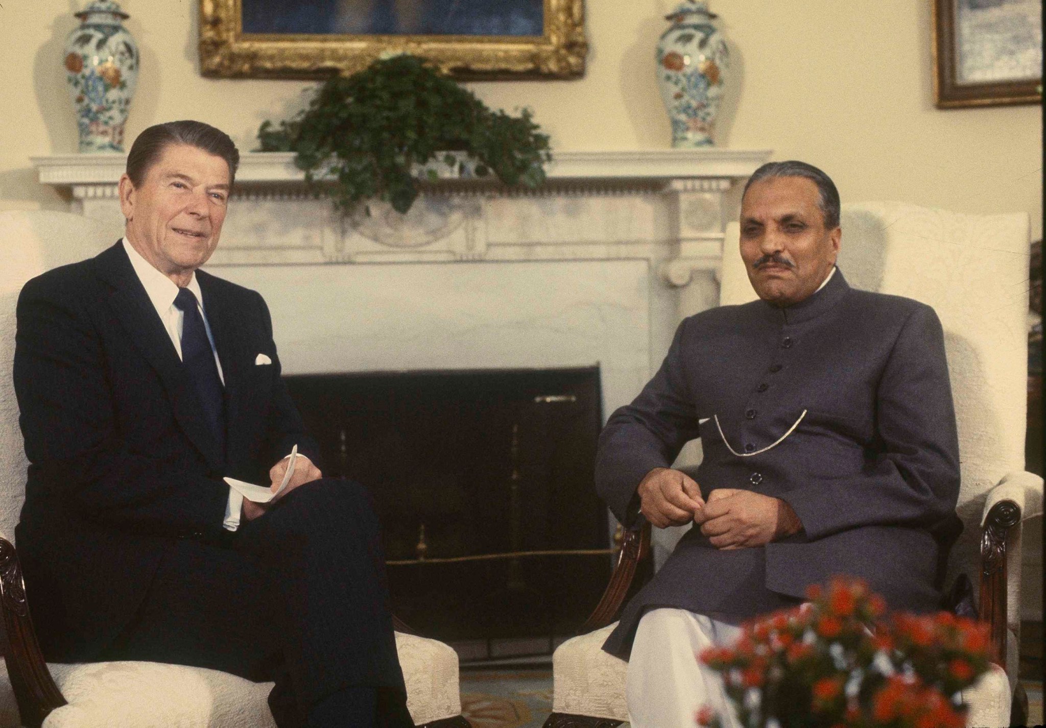 U.S. Embassy Pakistan - 1982: 🇺🇸 President Ronald Reagan meets 🇵🇰 ...