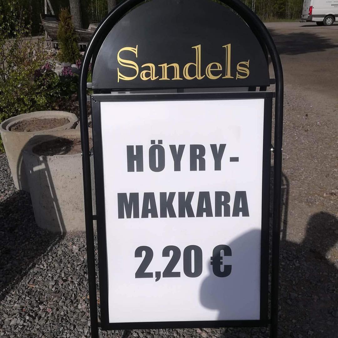 Painajainen - Synteettiselle julistepaperille toteutettu mainos kestää ...