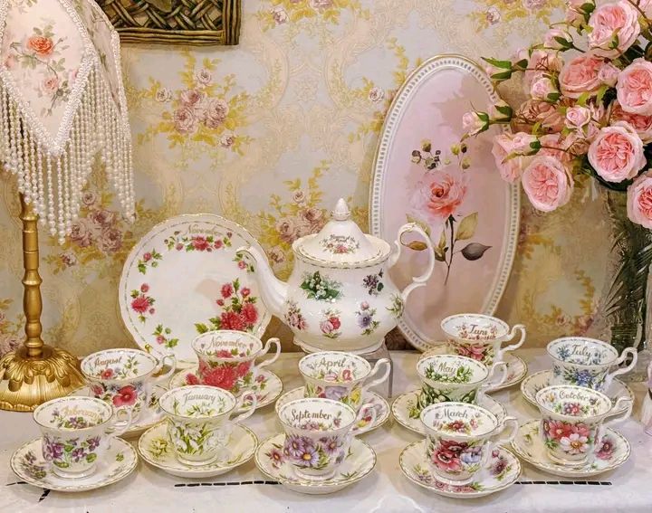 💛NEW ARRIVAL💛 Royal Albert Flower of the Month Series