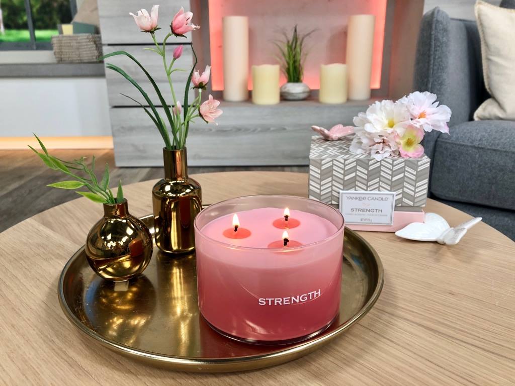 In schönen Erinnerungen schwelgen mit den Duftkerzen von YANKEE CANDLE. Entdecke die hochwertigen Duftkerzen von YANKEE CANDLE und genieße naturgetreue Düfte
