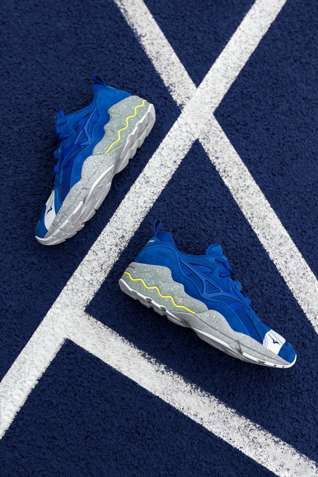 Japanese retailer mita sneakers and Mizuno linked up on this