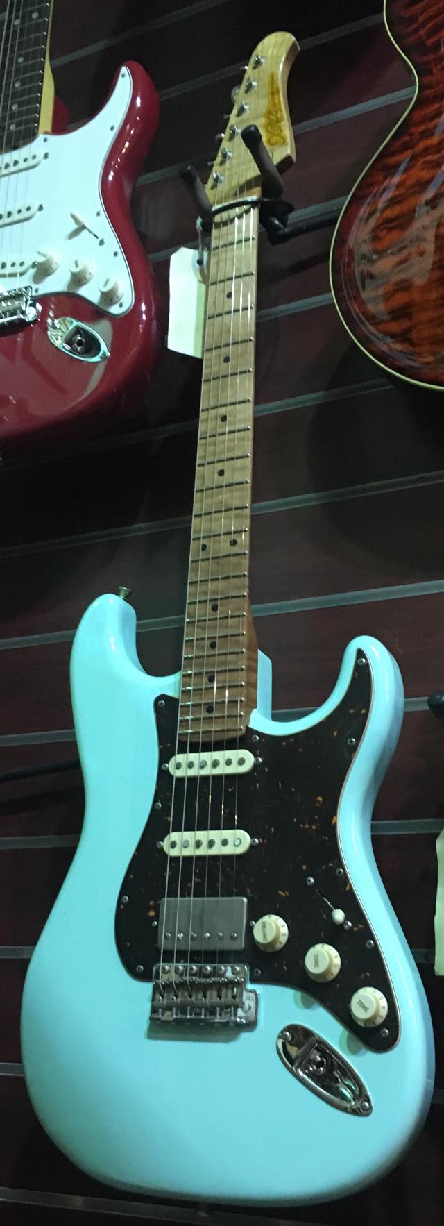 Allen Hinds on his XSC-2 Lake Placid Blue Heavy Aged: 