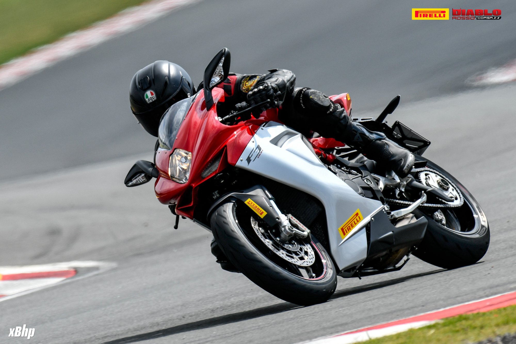 Volume up! 🔊 The SRK 450 RR is singing at 14,000 rpm! 🎶🏍️ Jump