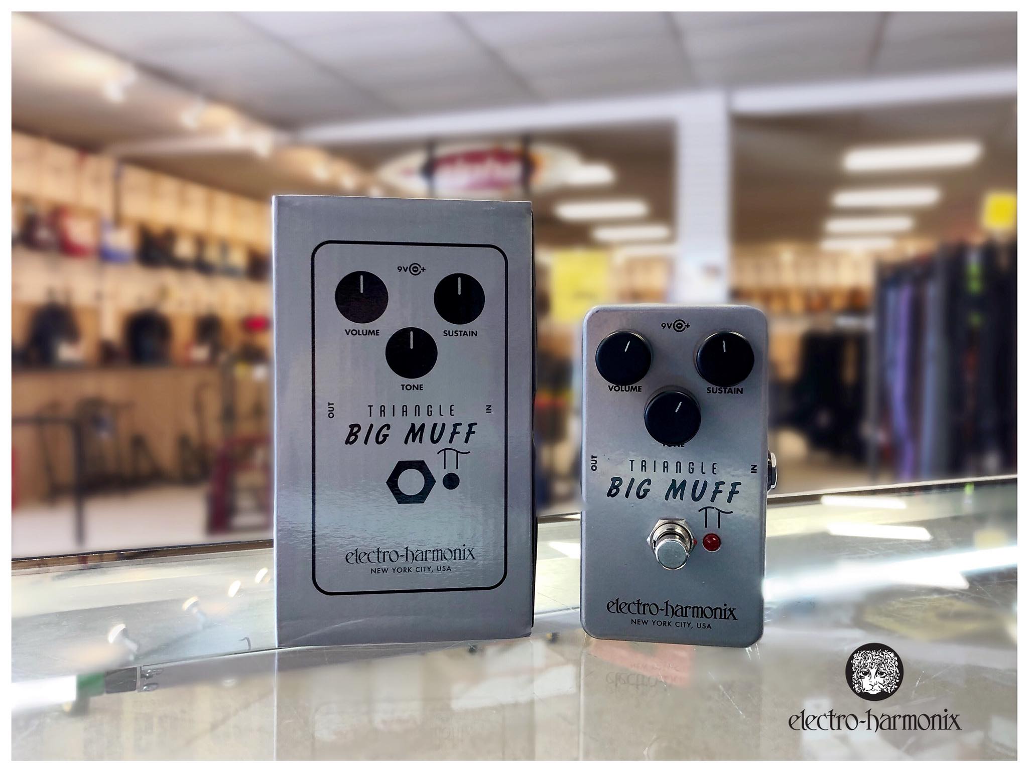 In collaboration with JHS Pedals , the Electro-Harmonix Big Muff 2