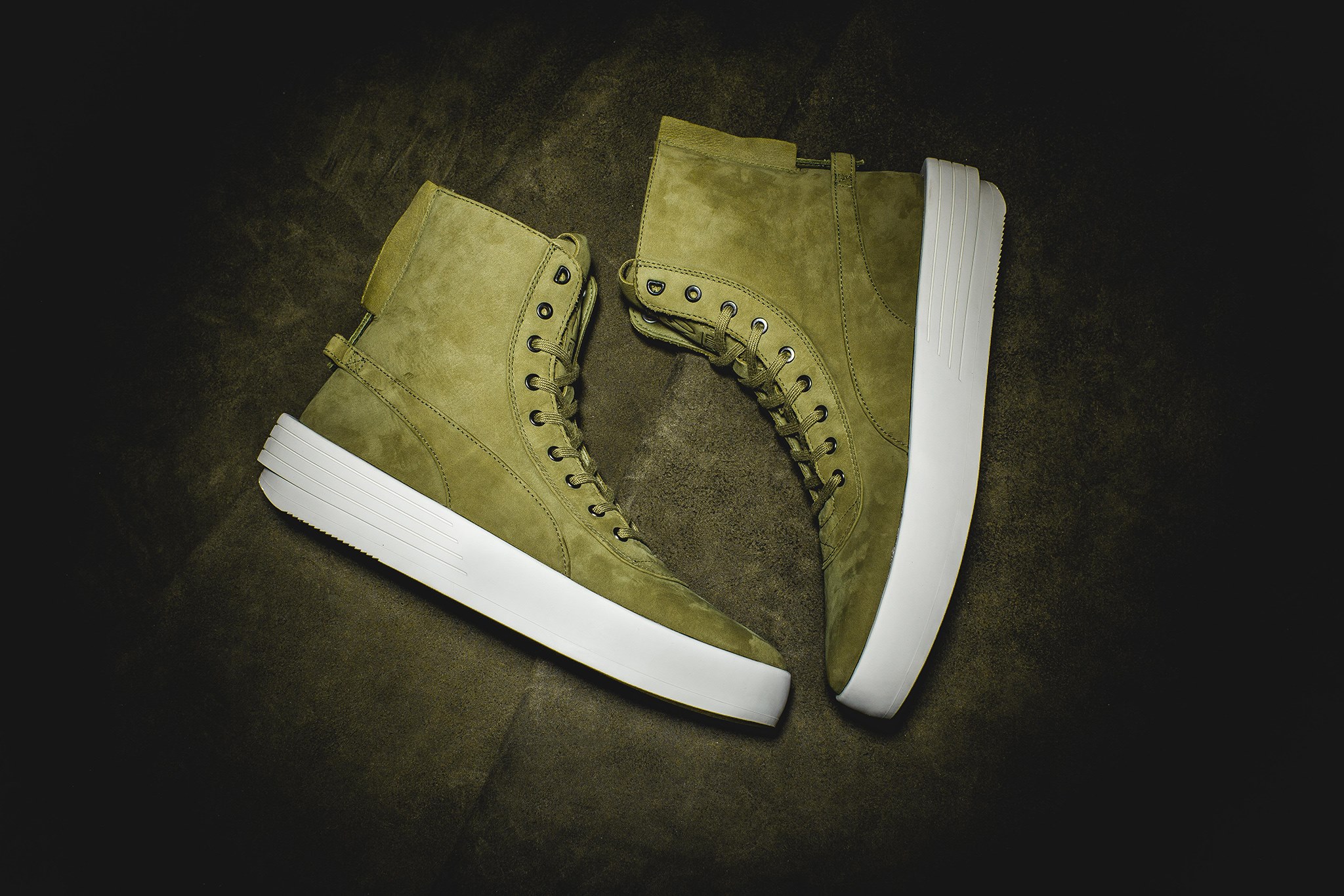 INVINCIBLE - THE WEEKND x PUMA XO PARALLEL，系列鞋款服飾現正發售中。... | Facebook