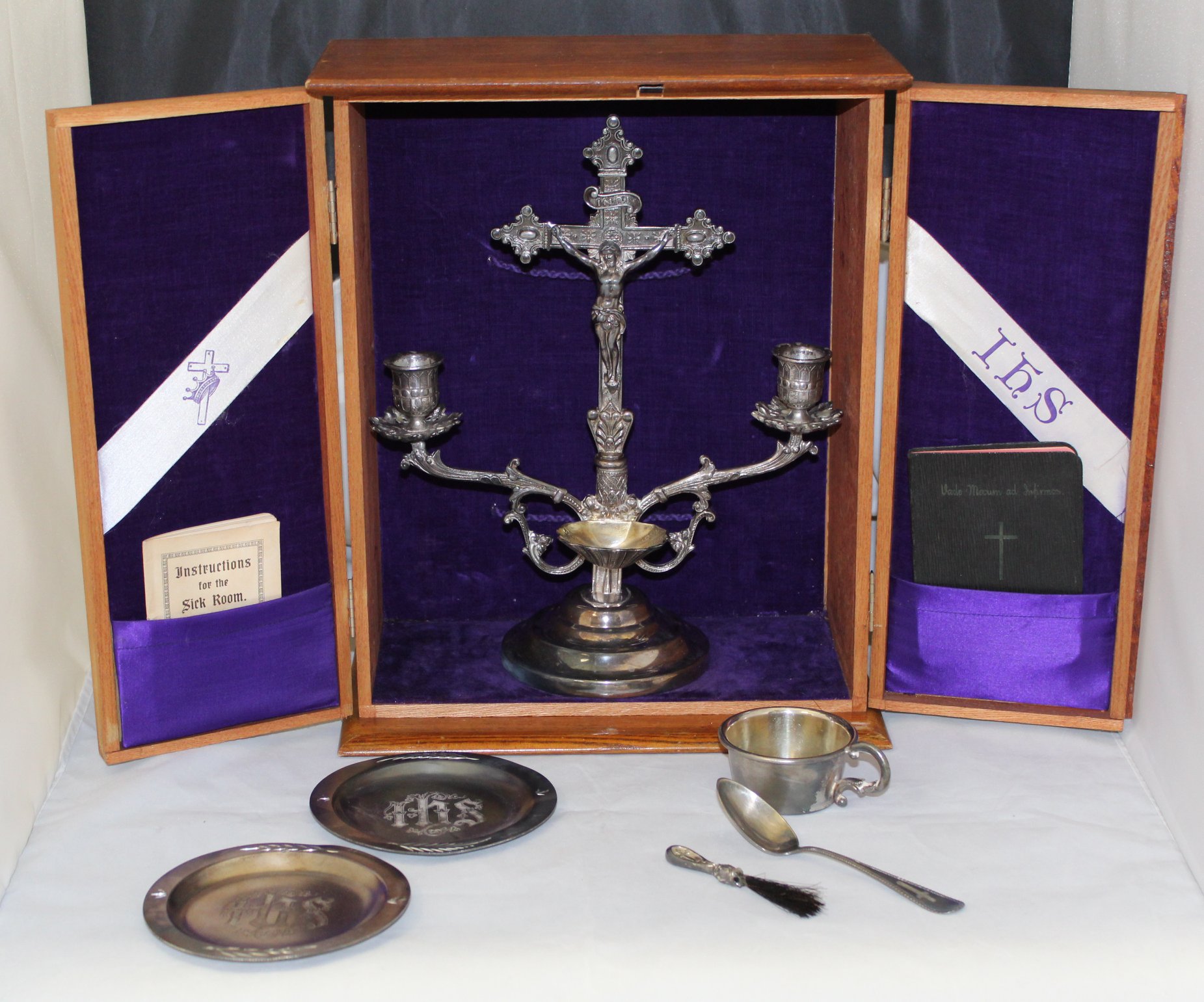 Vintage religious sick call set has wooden case with Warner