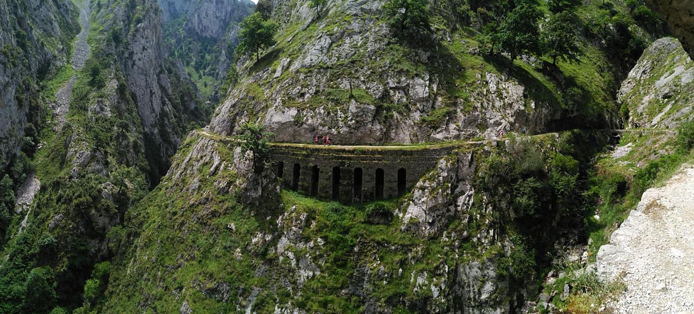 Nuestros socios siguen a... - Grupo de Montaña Piedra Luenga