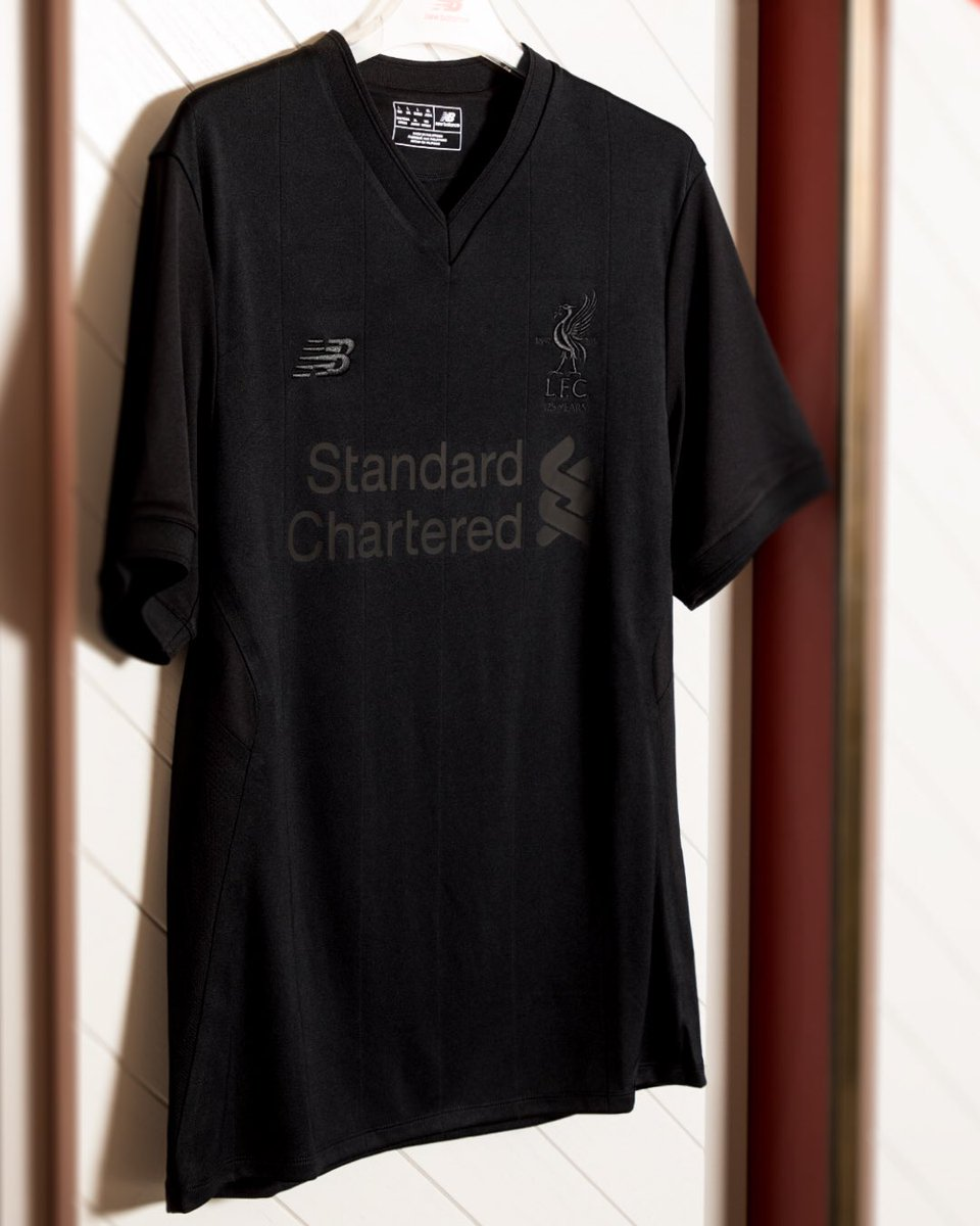 超希少！！New Balance Liverpool FC 125周年記念シャツ New Balance have released a limited edition 'Pitch Black' shirt to