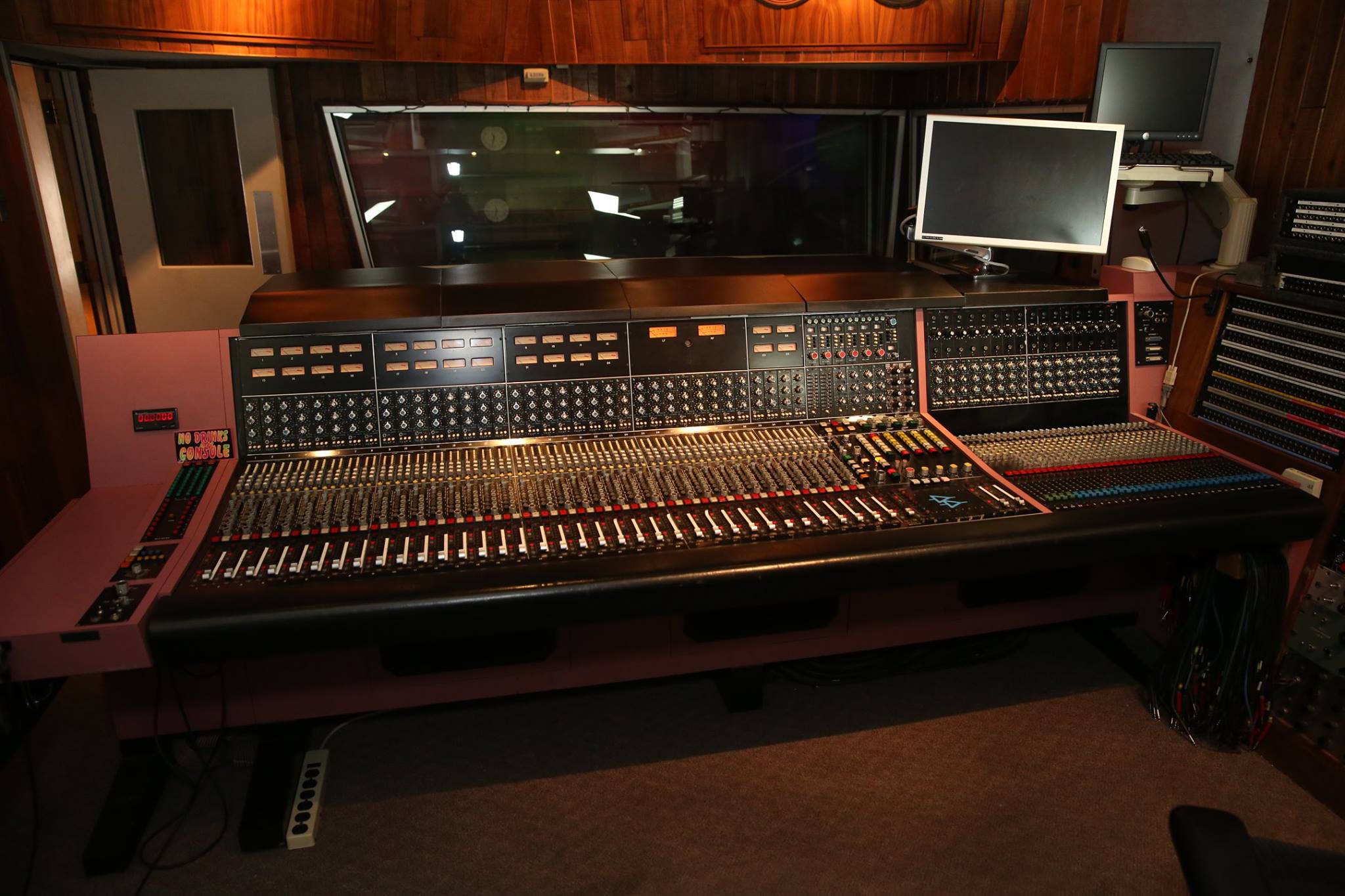 We're currently looking for a new... - Sunset Sound Recorders | Facebook