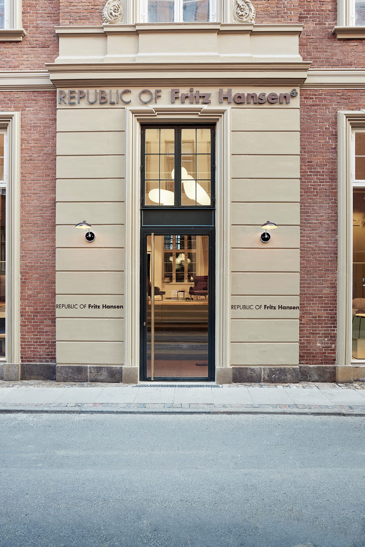 Have a look inside our beautiful Republic of Fritz Hansen store in Copenhagen! 👉 instagram.com/fritzhansenstore_copenhagen