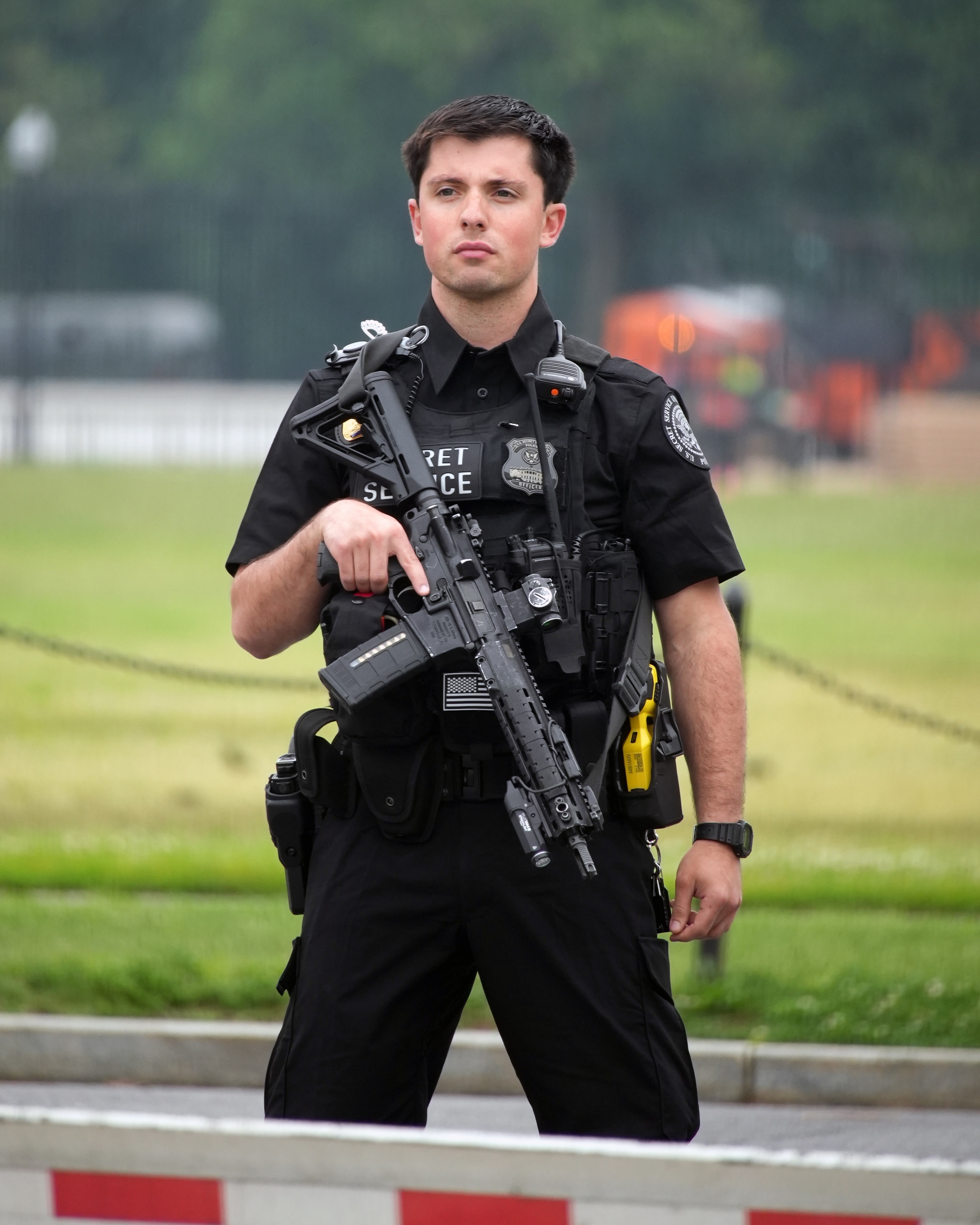 A United States Secret Service Police Officer stands watch outside
