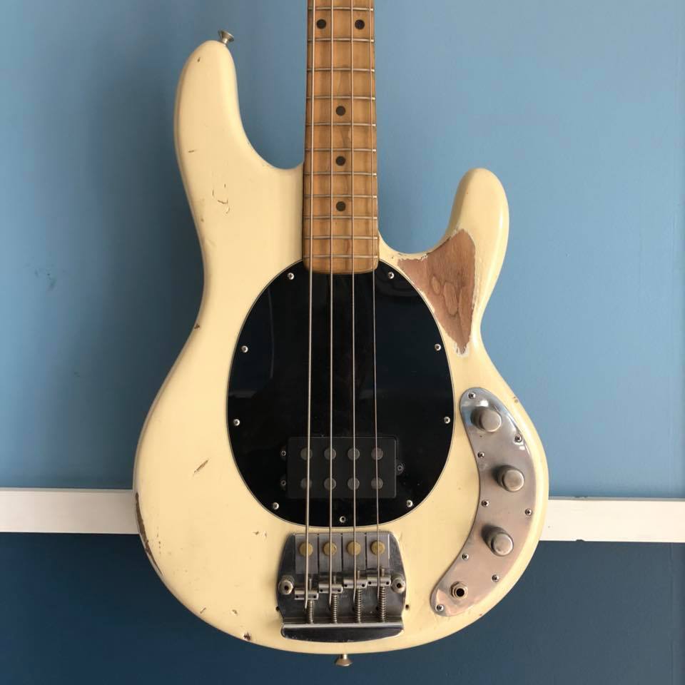 T*U様 Music Man StingRay 1988 Honey Burst A 1987 Music Man Stingray with a Honeyburst finish. @bass_frontiers