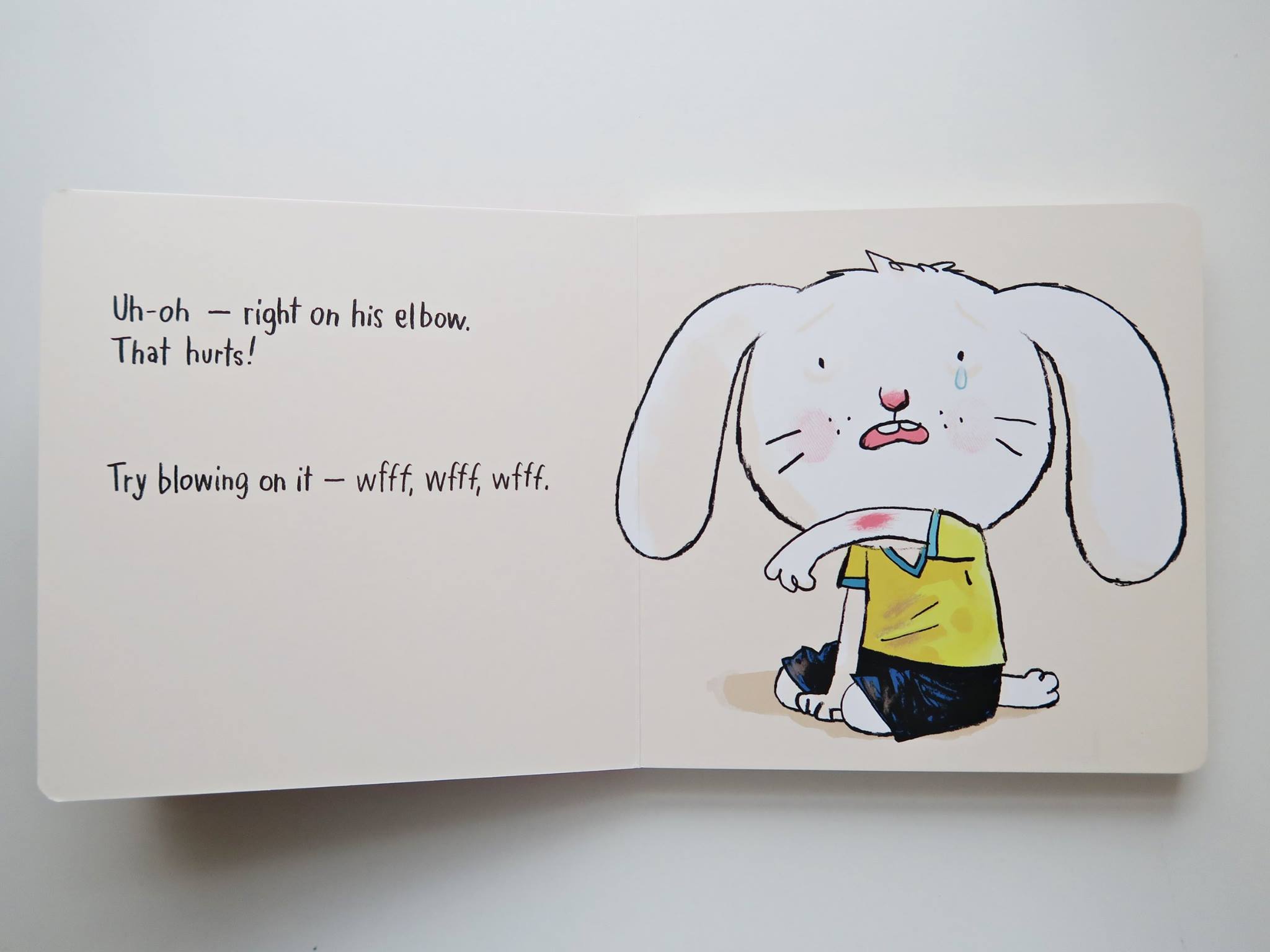 酪梨壽司 - 【親子共讀】親子互動硬頁書 Poor Little Rabbit 小兔子，呼呼！...