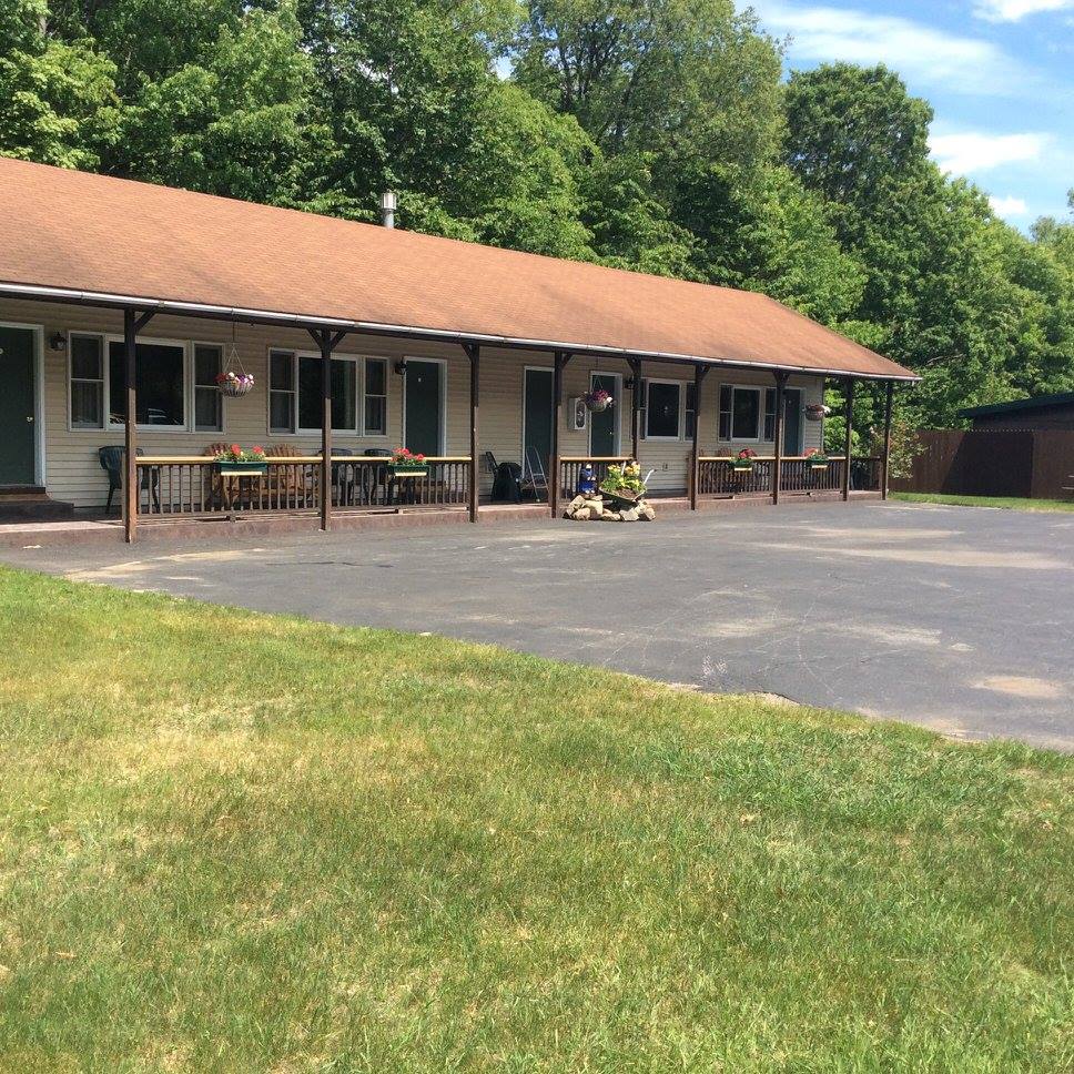 Daikers Brookside Lodging | Old Forge NY