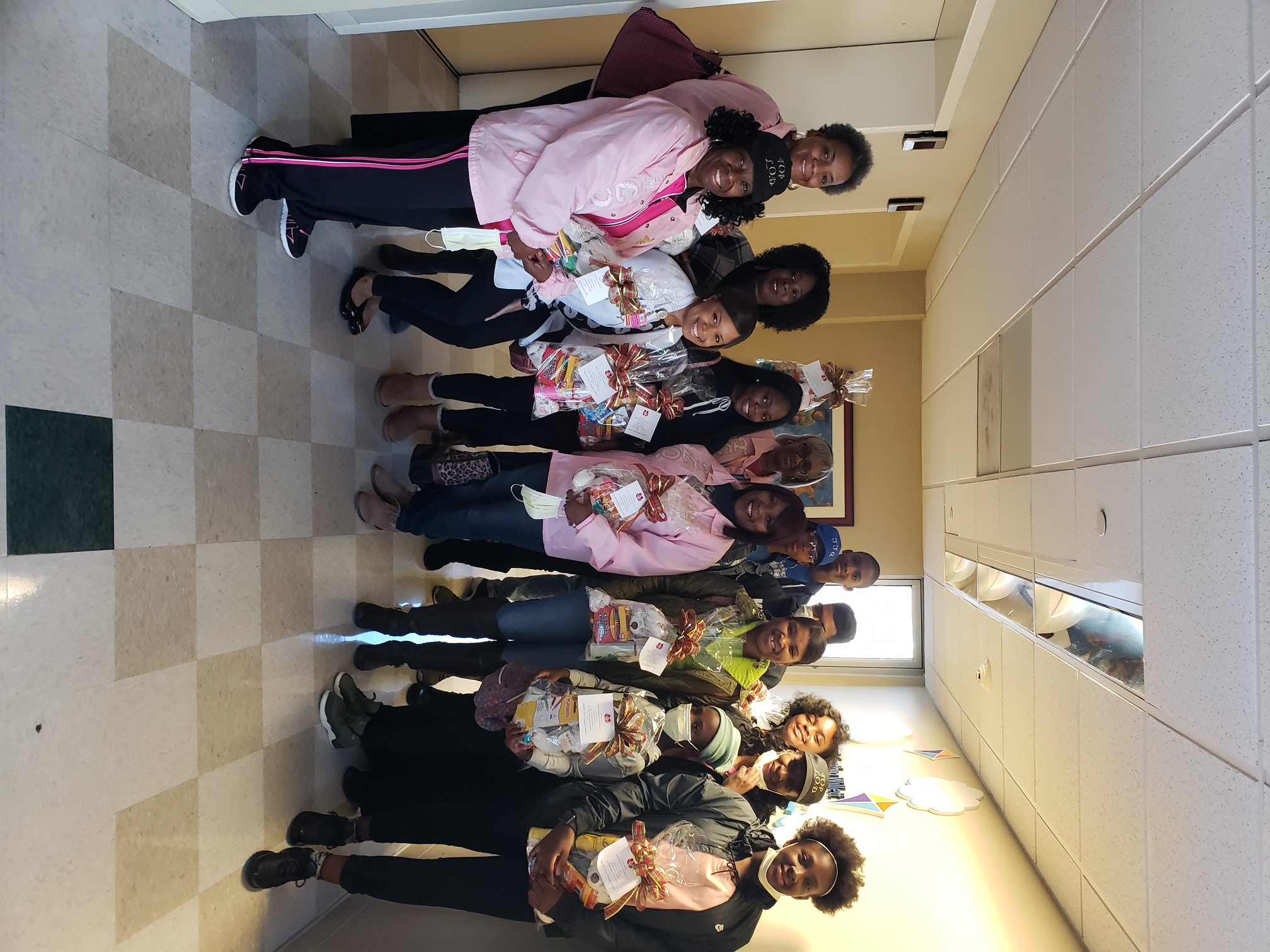 Sickle cell association brings holiday cheer to Memorial Health patients