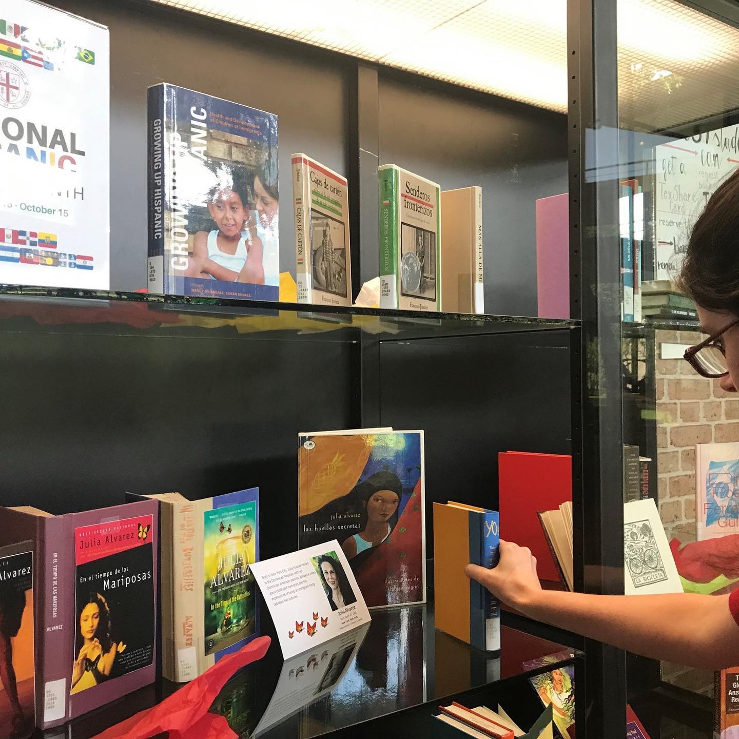 Meet Lauren,... - Doherty Library -- University of St. Thomas