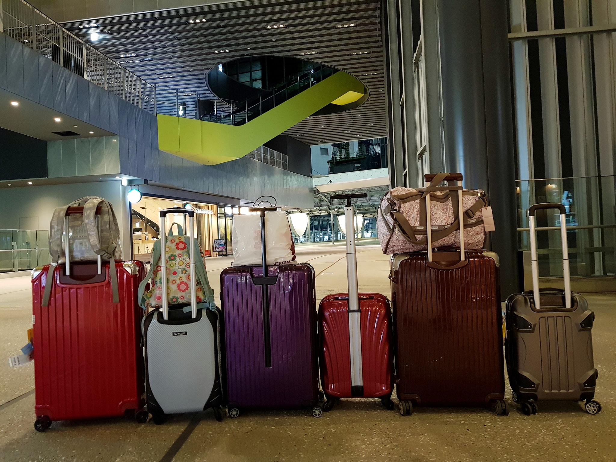 日本自助旅遊中毒者 - 不，這不是一個行李箱廣告。 如果你們一家人寒暑假都會來個多天數的旅遊。 如果你們家排行程那位是個旅館控，很喜歡換旅館 ...