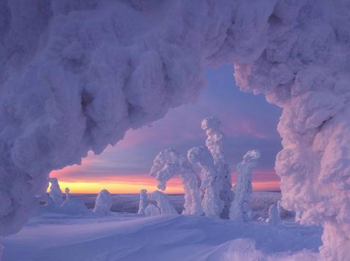 CCTV - ‘Frozen explosion’ trees at the Arctic Circle...