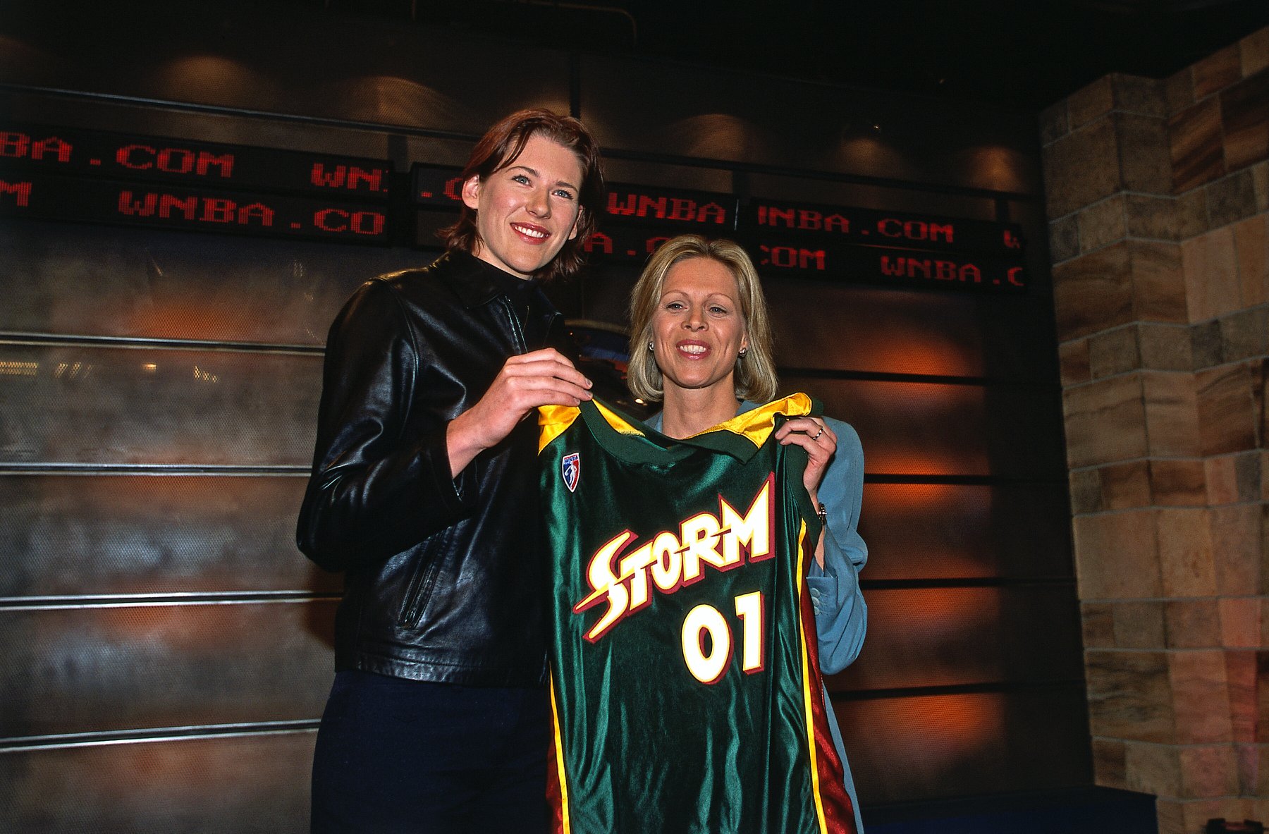 Lauren Jackson becomes youngest WNBA player to reach 1,000 points