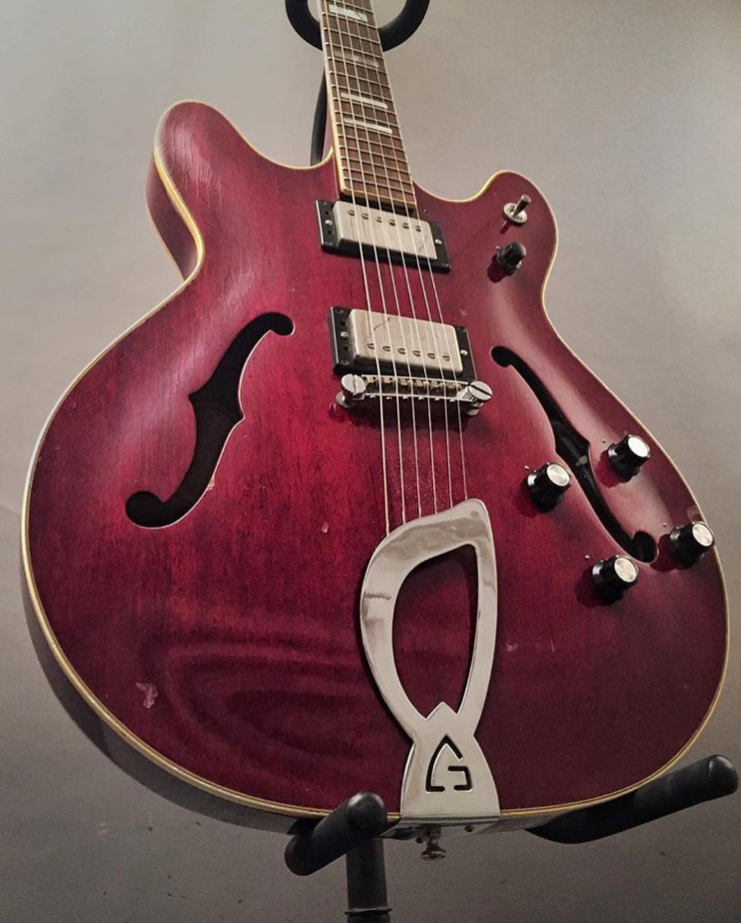 Underrated vintage classic of the week !! 1974 Guild Starfire in
