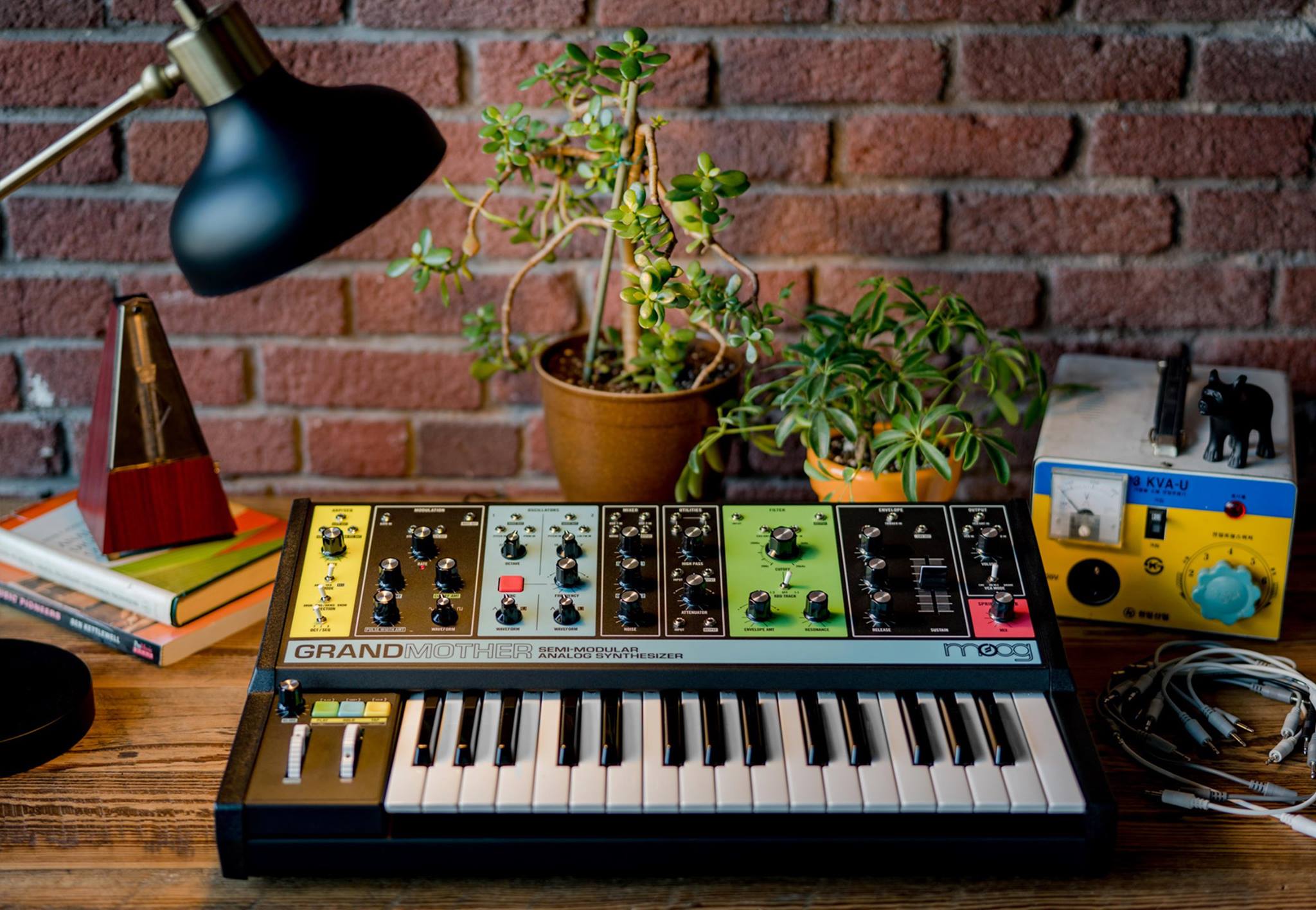 Introducing #Grandmother: A Semi-Modular #Analog #Synthesizer with 