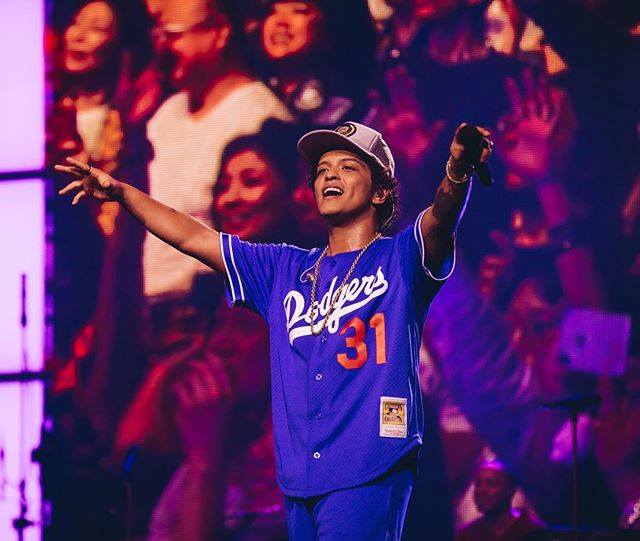 Bruno - Thank You Tokyo!!! 🇯🇵 🎶 🍣 😴