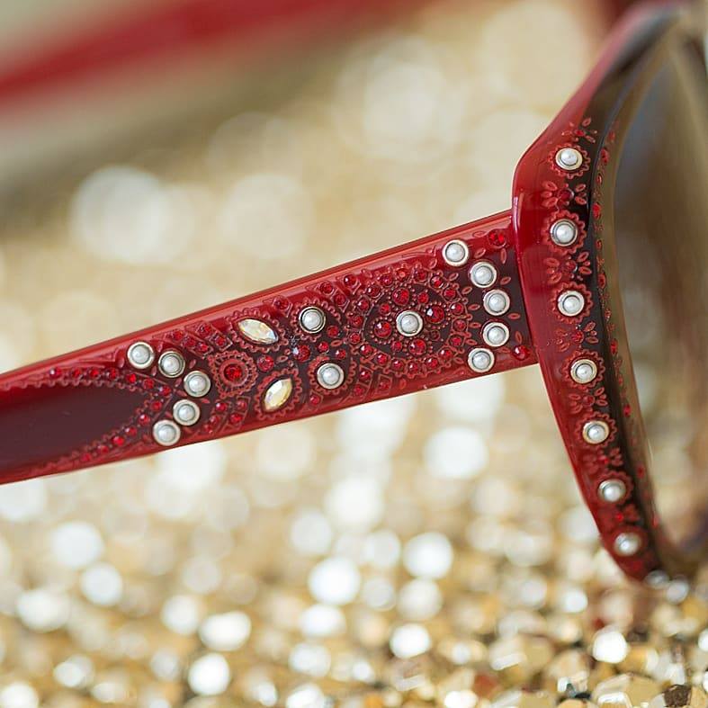 Moda Optic - The devil's in the details and we nothing more! CLEOPATRA ...