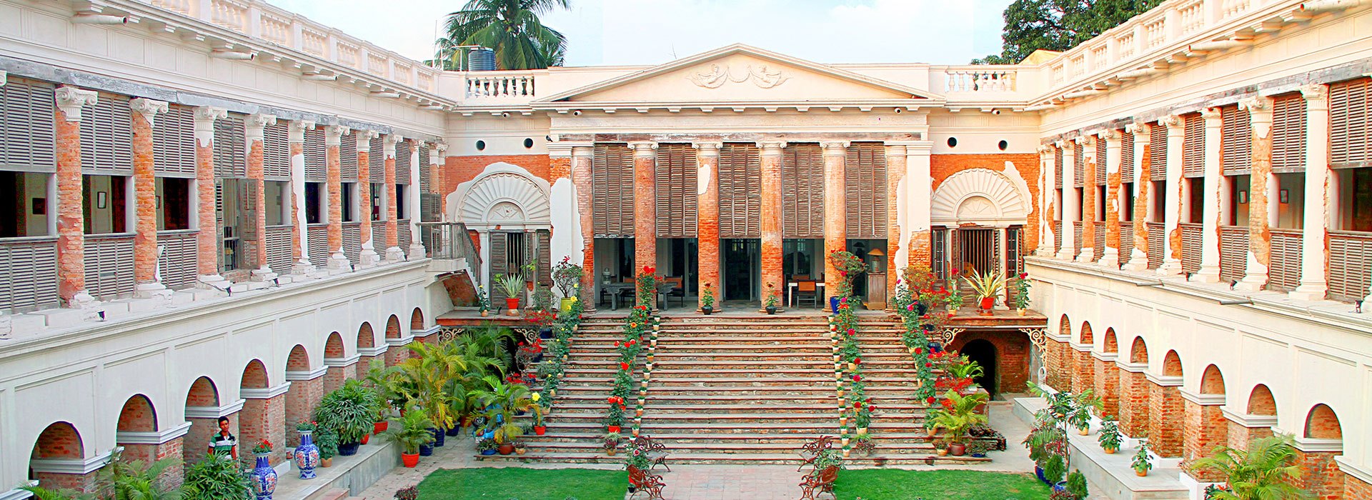 RARE India - The RAJBARI in the 24 parganas region of West...