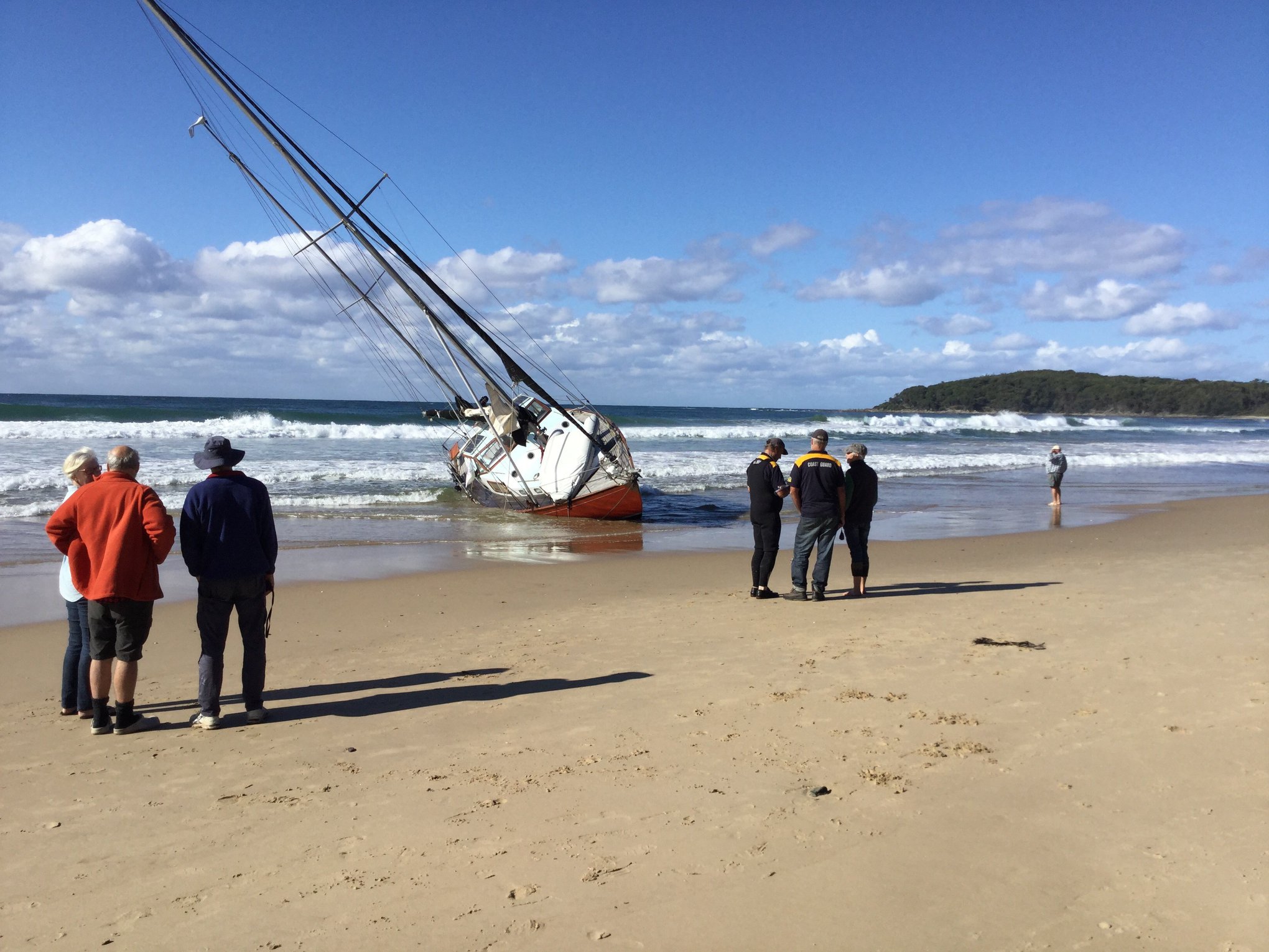 ABC Gippsland - ⛵️⚓️YACHT RUNS AGROUND AT CAPE CONRAN ⛵️⚓️... | Facebook