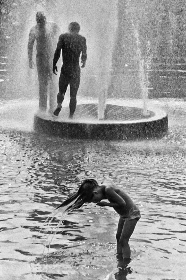1957. At The Washington Square Fountain. David Heath, photog.