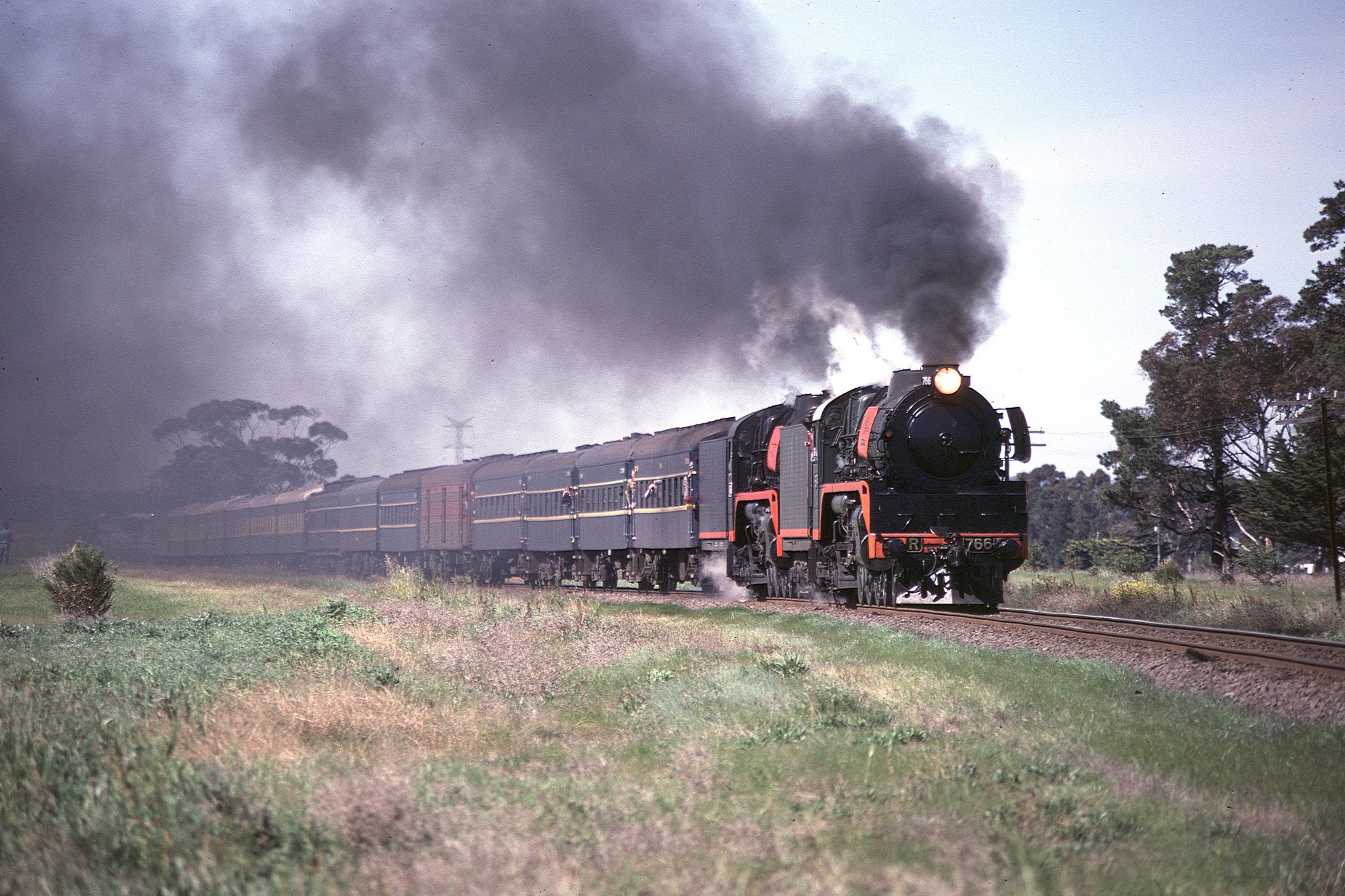 Steamrail - #TBTSteamrail R766 and R761 power through Bannockburn on ...